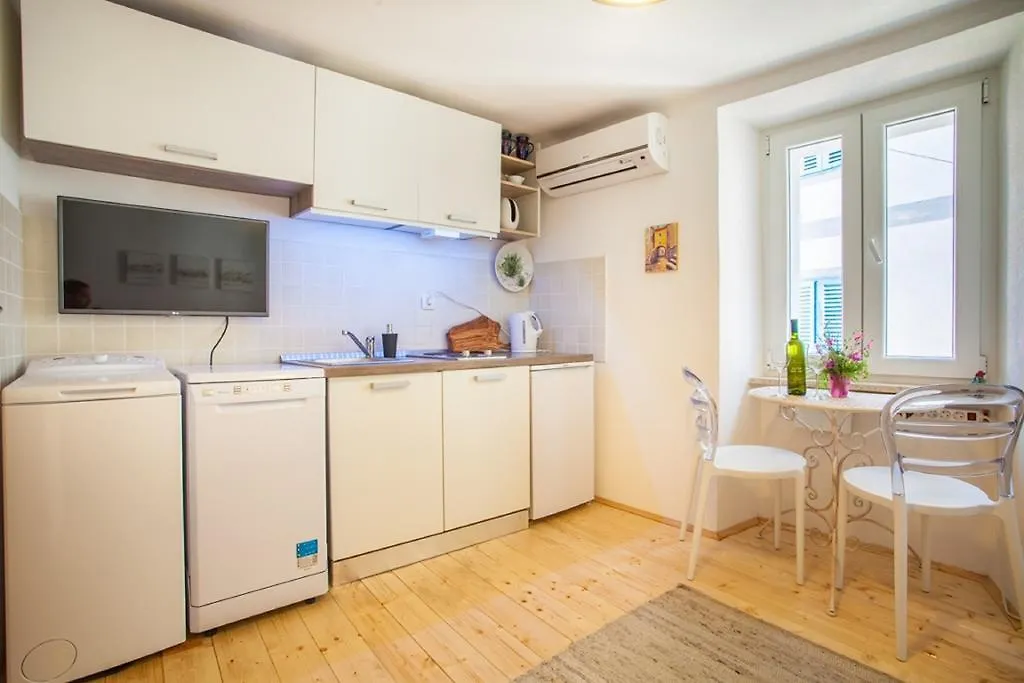 Honey Apartments Cres Croatia